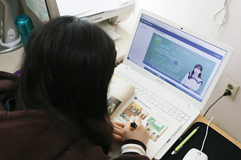 EBS 틀어놓고 ‘딴짓’…첫 온라인 개학 지켜본 학부모들 “사교육 의존할 수밖에”