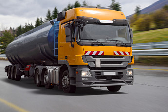 제2경인고속도로 삼성산터널서 탱크로리 트럭 화재…1명 부상