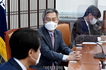 '허위사실 공표' 최강욱 첫 재판…