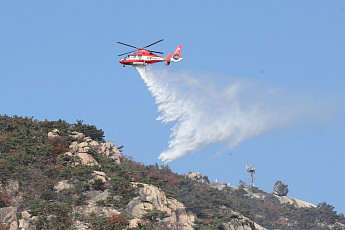 북한산 족두리봉 인근서 화재 발생 후 5시간 만에 진화…8000㎡ 면적 피해 