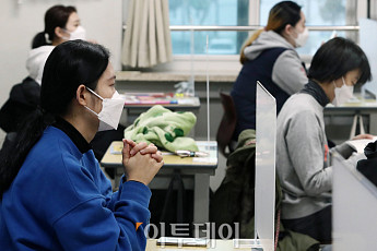 [2021 수능] 수험생 마음 적시는 필적 확인 문구…“많고 많은 사람 중에 그대 한 사람”
