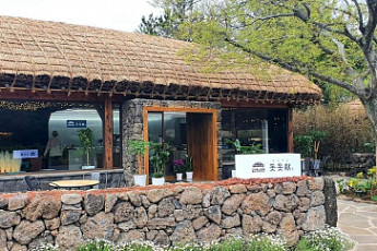 한진그룹 운영 제주민속촌, 감성카페 ‘돗돗헌' 오픈