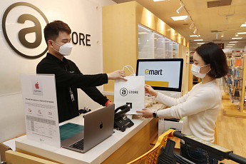 “온라인으로 아이폰 사고 대형마트서 수령” 이마트·SSG닷컴, ‘애플 옴니 서비스’ 시작