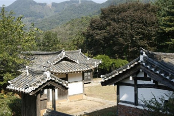 [여행&레저]강과 호수의 경계…그곳에 그림같은 한옥 두 채