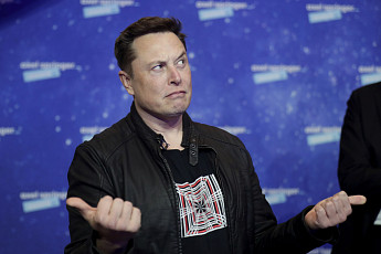 '파파'에서 '배신자 브루투스'로 전락한 머스크…테슬라 주가도 '뚝'