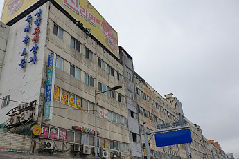 [기로에 선 지천명 아파트]②창고로 전락한 '한때 최고급 주상복합' 동대문상가