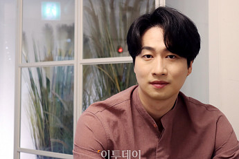 [초대석] 안재영, 까라마조프 '이반'의 눈으로 세상 바라보다