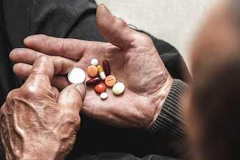 약물 과잉시대, 노인 부적절·중복 약물 복용 심각해