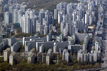 연말 거래절벽 심화…매물잠김 속 집값 ‘高高’