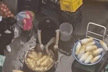 발 닦은 수세미로 무 '벅벅'…서울 방배동 족발집이었다