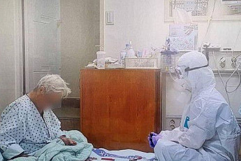 [랜선핫이슈] 93세 할머니와 간호사 방호복 화투·간송미술관, 고려청자 NFT 제작·위험천만 한문철 챌린지