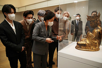 김정숙 여사, BTS와 메트로폴리탄 미술관 참석...K컬처 알린다