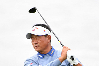 '탱크' 최경주, 한국인 첫 PGA 챔피언스투어 우승