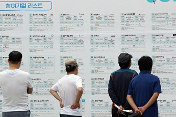 '사실상 정년연장' 계속고용제 도입 논의 시작