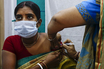 “인도산 코백신, 예방 효과 77.8%”