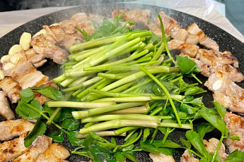 '생방송 투데이' 오늘방송맛집 - 자족식당, 봄의 전령 미나리 삼겹살이 시작됐다! '봄○○○'…미나리 삼겹살 대박 비결은?