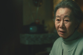 같은 날 공개 명암 갈린 '파친코' vs '브리저튼2'