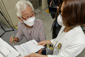 요양병원·시설 <b>확진자</b>에 코로나 치료제 최우선 처방