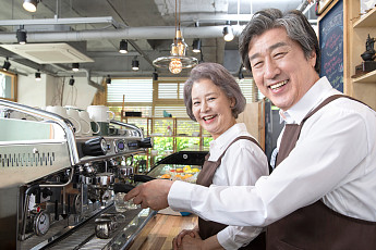 서울 노인 3명 중 1명 