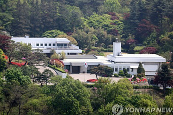 우상호 “김건희, 외교부 공관서 ‘관저 보게 나가라’ 발언”…인수위 “허위사실”