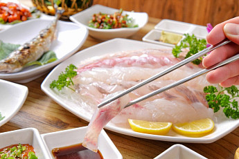 ‘생방송 투데이’ 보고 먹고 즐기고! 전북 부안 꽃게·활어회 맛집 ‘어○○○○○’…대박 비결은?