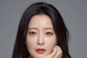 [인터뷰] ‘내일’ 김희선 “30년째 재발견? 매번 새로운 도전하죠”