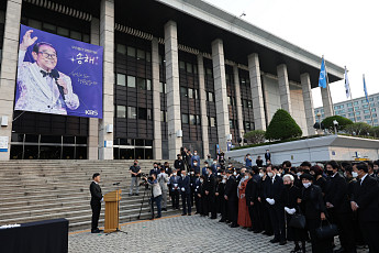 故 송해, 종로 ‘송해길’ 거쳐 KBS로...김의철 사장 “평생 잊지 않을 것”