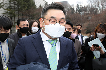'1300억 원대 조세 포탈' 혐의 구본엽 LIG 사장 항소심서 혐의 부인
