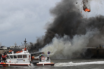 제주 한림항 어선 3척 화재, 7시간 작업 끝에 완전 진화…3명 부상, 2명 실종