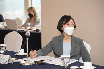 오유경 식약처장, 화장품업계 만나 “불필요한 규제 과감히 혁신”