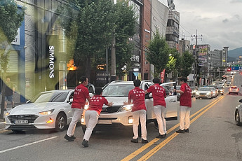 [랜선핫이슈] 음주차량 막아선 남성들 정체·아파트에 ‘개인 수영장’ 설치·미국판 기생충 가족