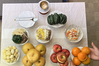 [이슈크래커] “퇴계 이황 차례상 소박한데”…문헌에도 없는 홍동백서·조율이시에 ‘며느라기’ 운다