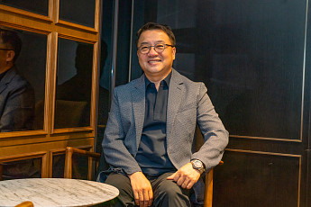 흥행돌풍 ‘육사오’ 감독 “전 부치다가 ‘번달번줌’ 생각하고 웃으시길”