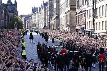 엘리자베스 2세 여왕 관, 시민들에게 처음 공개