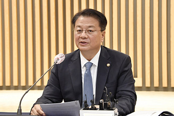 기재차관 