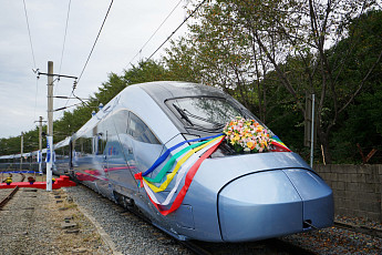 '디지털 뉴딜시대' 걸맞은 고속열차 탄생…현대로템, 320km/h 동력분산식 고속열차 출고