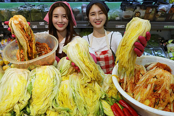 ‘시세 대비 반값’, 김장철 절임배추 판매 포문 연 롯데마트·롯데슈퍼