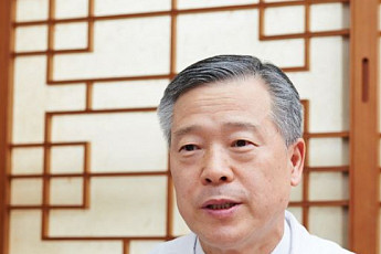 [기고] 무릎관절통, 한 방에 날리는 방법은?