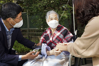 작년 노인 <b>건강보험 진료비</b> 40조 넘어…전체의 43%