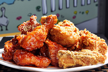 ‘1인1닭’이 국룰? 프랜차이즈·마트 치킨 크기 따져보니