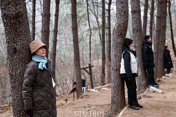[치유와 회복] 스마트폰 무용지물 되니 찾아온 ‘나만의 시간’