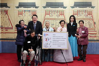 “참는 게 복입니더”…K-출근러 울리는 칠곡 할매들의 희망 메시지
