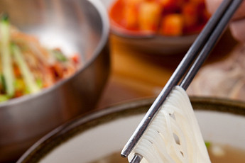‘생방송 투데이’ 오늘방송맛집- 인생 분식, 따뜻한 국수 한 그릇, ‘장○○’…대박 비결은?