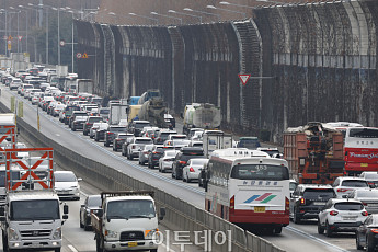 “귀경 방향 혼잡 극심”, 부산→서울 6시간10분…설 연휴 정체 지속