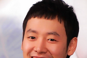 배우 김동욱, '마이 백 페이지' 배리어프리 버전 더빙 연기