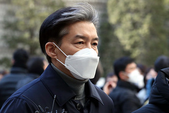 조국, 딸 조민과 북콘서트…“文 밉지 않나?” 질문에 즉답 피해