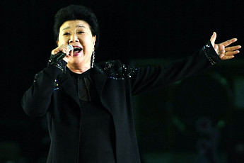 가수 현미 별세, 싱크대 앞에서 발견돼…지인들 “발목 골절 때문 아닌가”