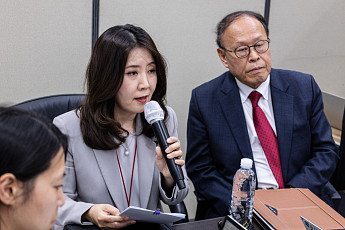 강제징용 피해 유족 10명, 배상금 받기로…