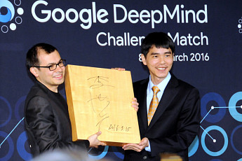 알파고 이후 10년…이세돌, AI와 다시 마주했다