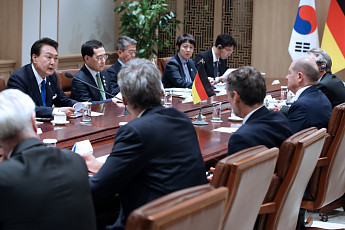 尹 “자유국가와 연대해야”  獨총리 “분단 경험 바탕 양국관계 발전”